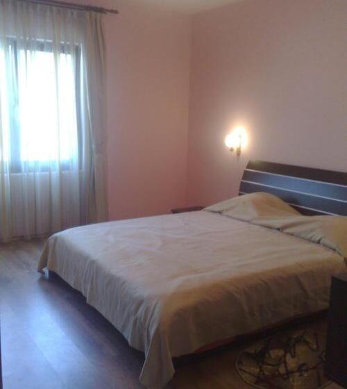 بنسيون Colt De Rai