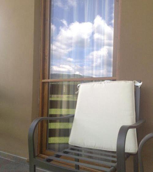 بنسيون Colt De Rai