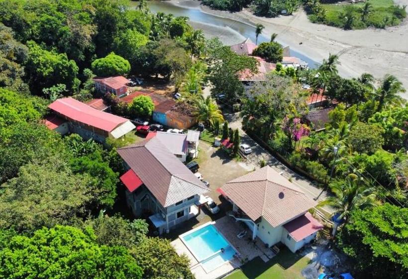 펜션 Oceans Hostal