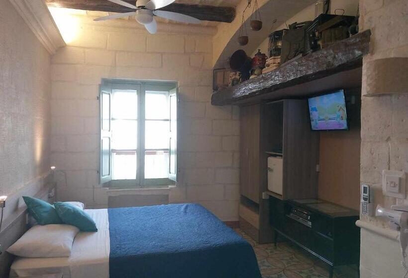 پانسیون The 1930 S Maltese Residence