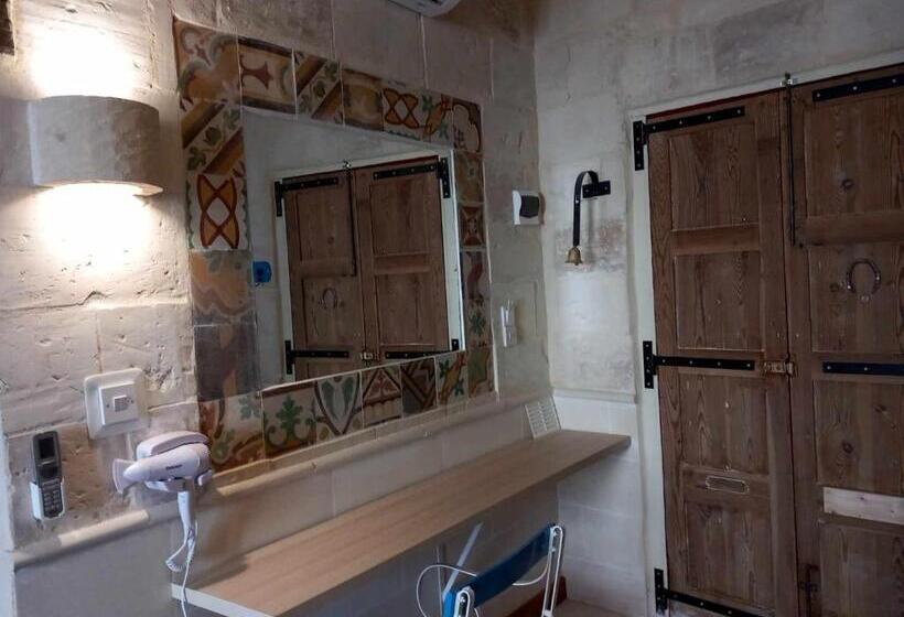 پانسیون The 1930 S Maltese Residence