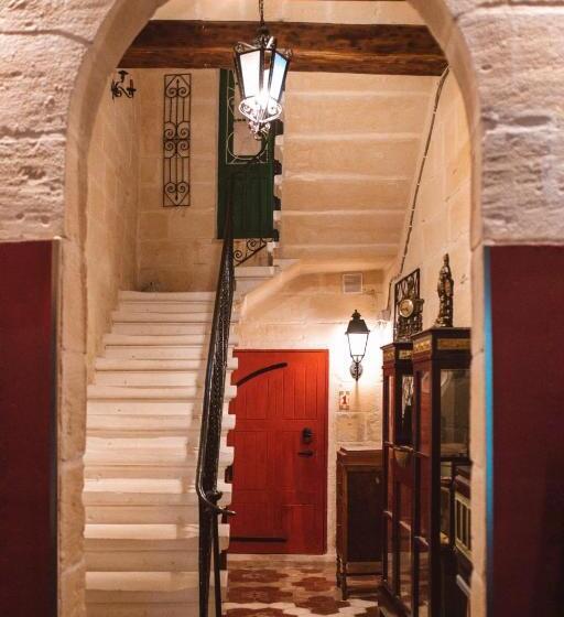 پانسیون The 1930 S Maltese Residence