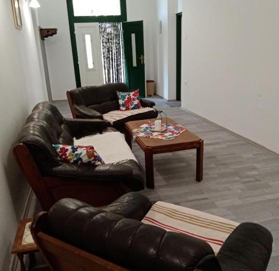 פנסיון Véndektanya Vendégház