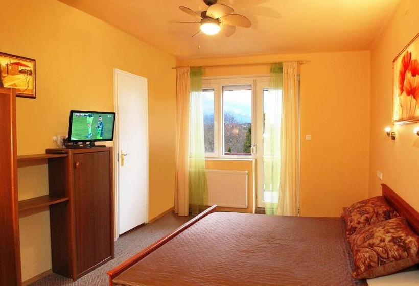 بنسيون White & Quiet Apartment House