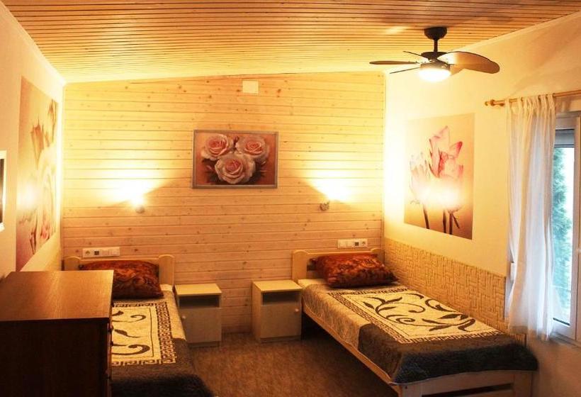 بنسيون White & Quiet Apartment House