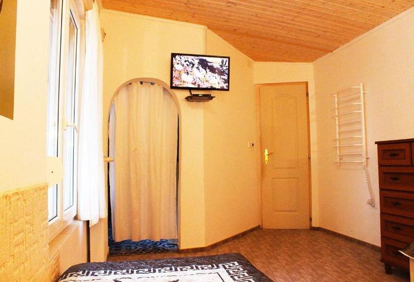 بنسيون White & Quiet Apartment House