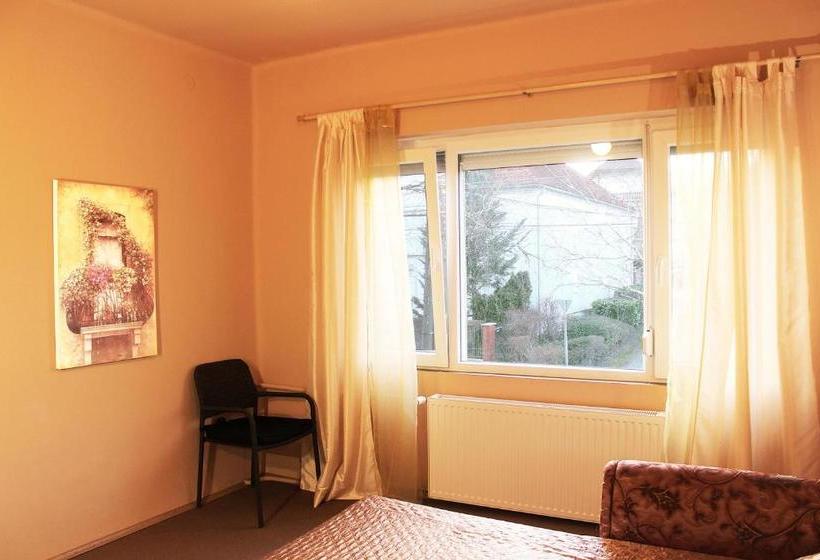 بنسيون White & Quiet Apartment House