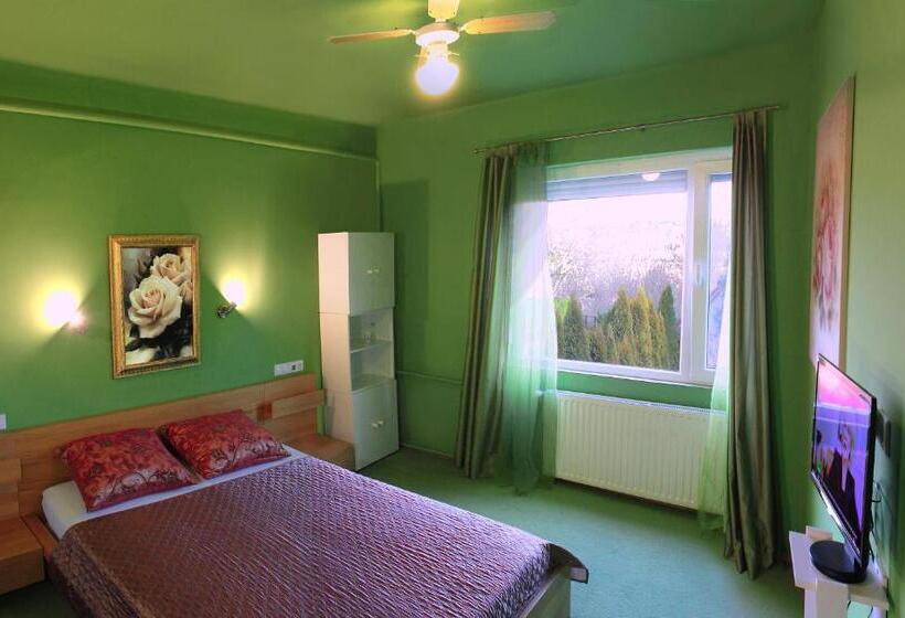 بنسيون White & Quiet Apartment House