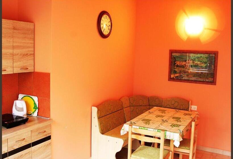 بنسيون White & Quiet Apartment House