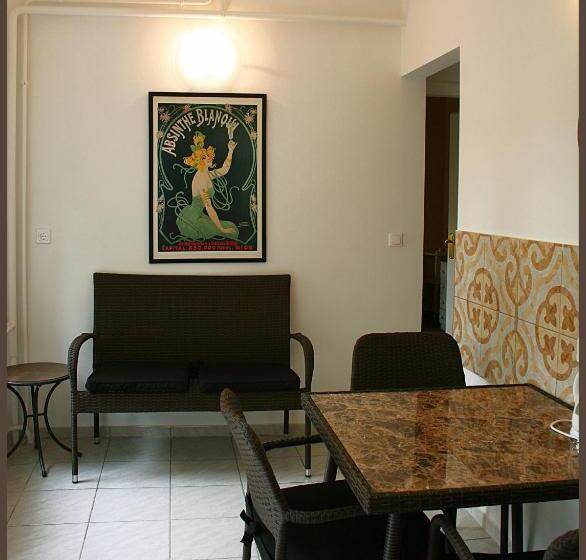 بنسيون White & Quiet Apartment House