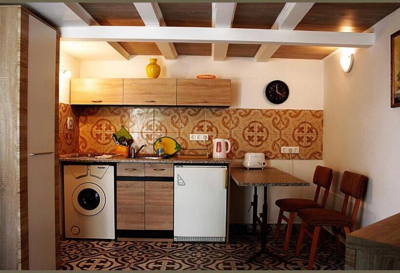 بنسيون White & Quiet Apartment House