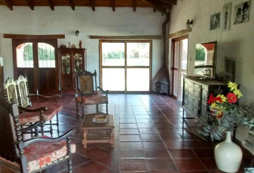 فندق صغير Estancia Santa Leocadia