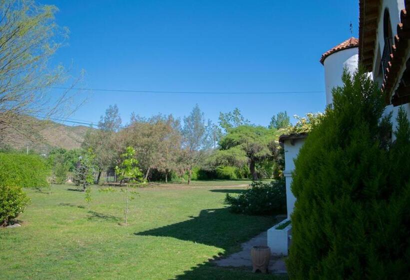 فندق صغير Estancia Santa Leocadia