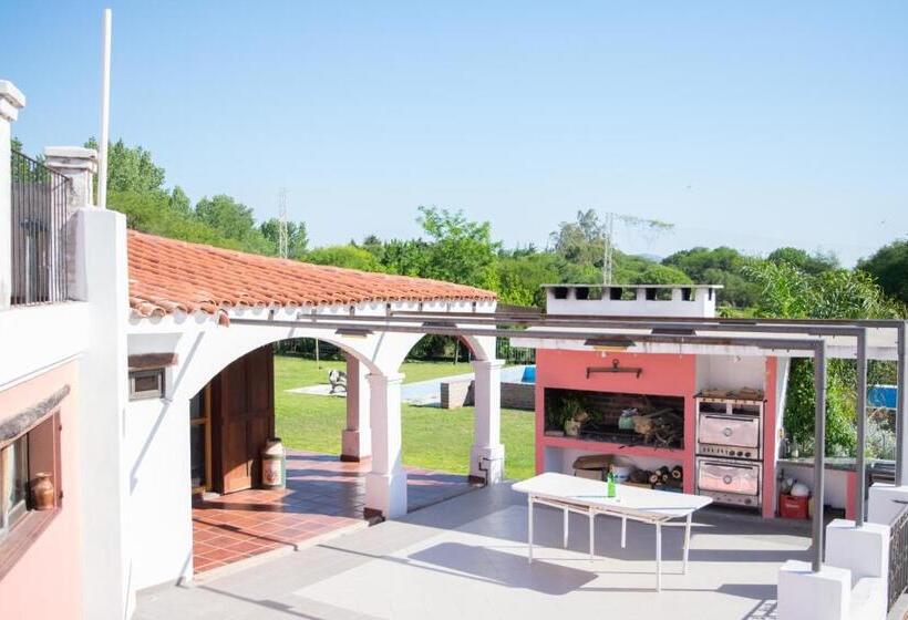 فندق صغير Estancia Santa Leocadia