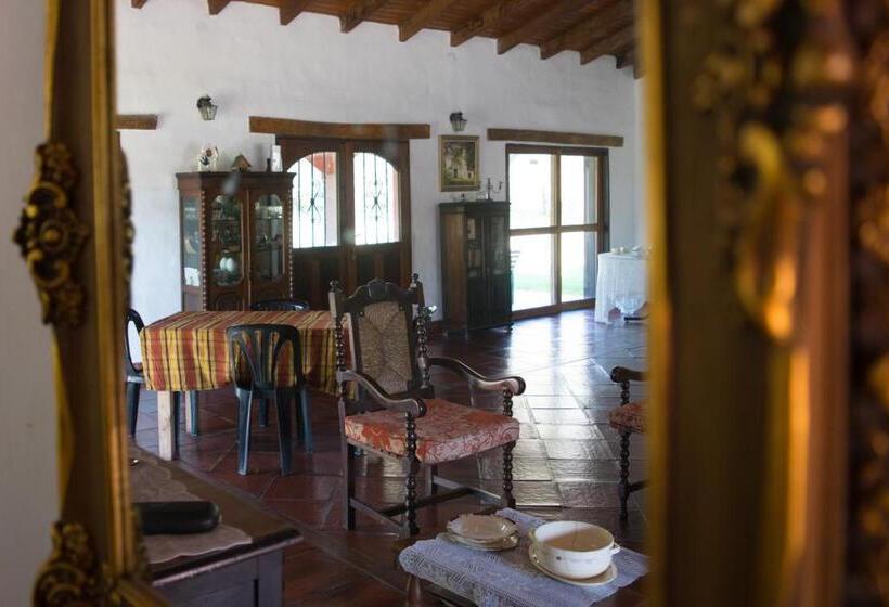 فندق صغير Estancia Santa Leocadia