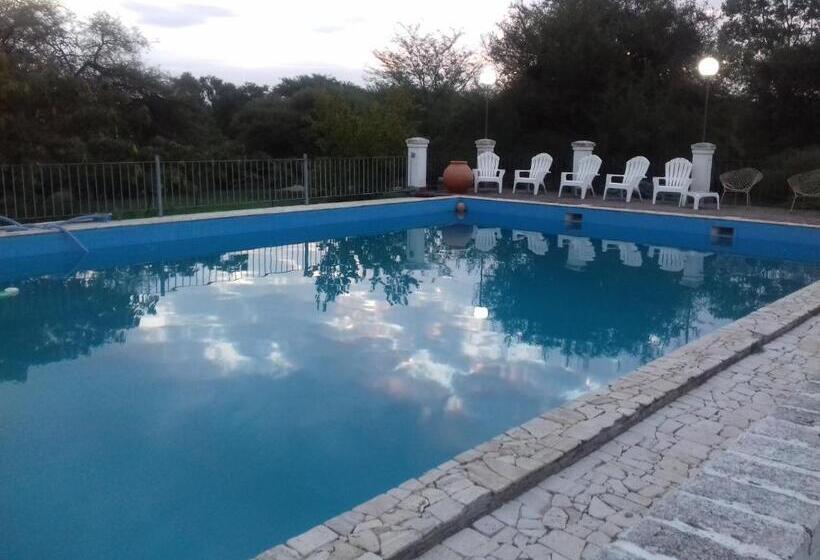 호스텔 Estancia Santa Leocadia