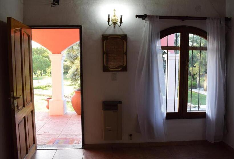 فندق صغير Estancia Santa Leocadia