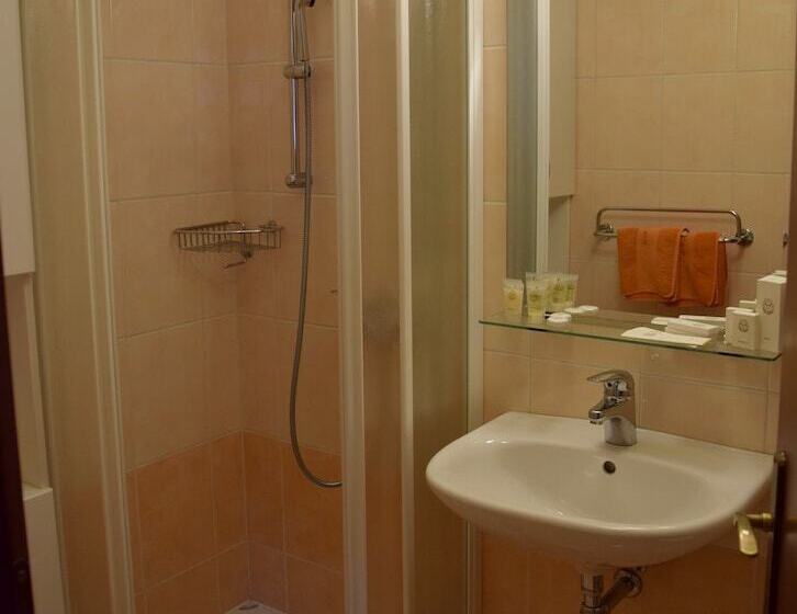 هاستل Guest House Pod Grebenom