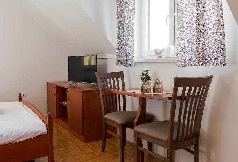 هاستل Guest House Pod Grebenom