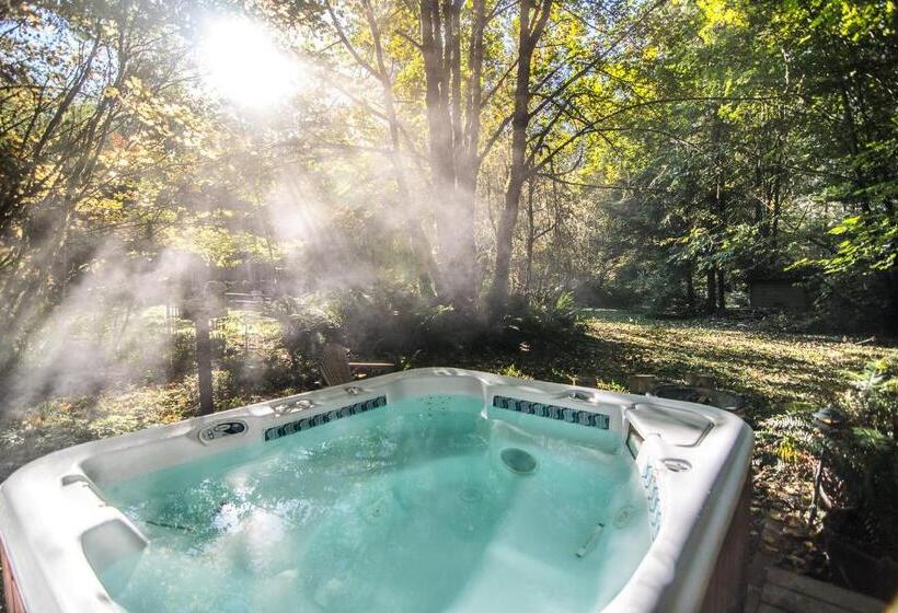 فندق صغير Mountain Meadows Inn & Chalet Suites