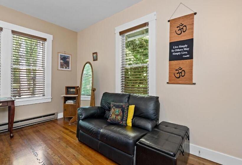 فندق صغير Mountain Meadows Inn & Chalet Suites