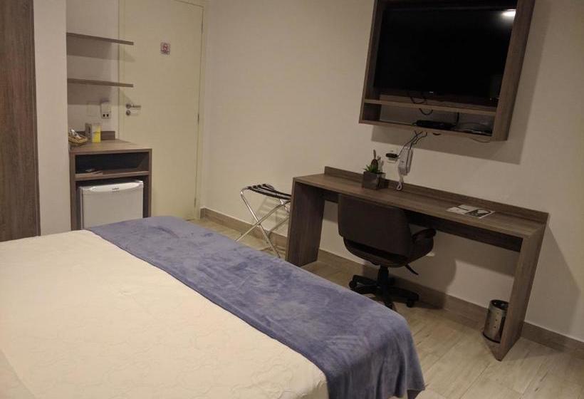 בית מלון כפרי Alameda Inn