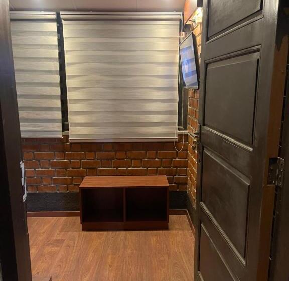 هتل کپسول Onkel Inn Wagon Sleepbox Uyuni