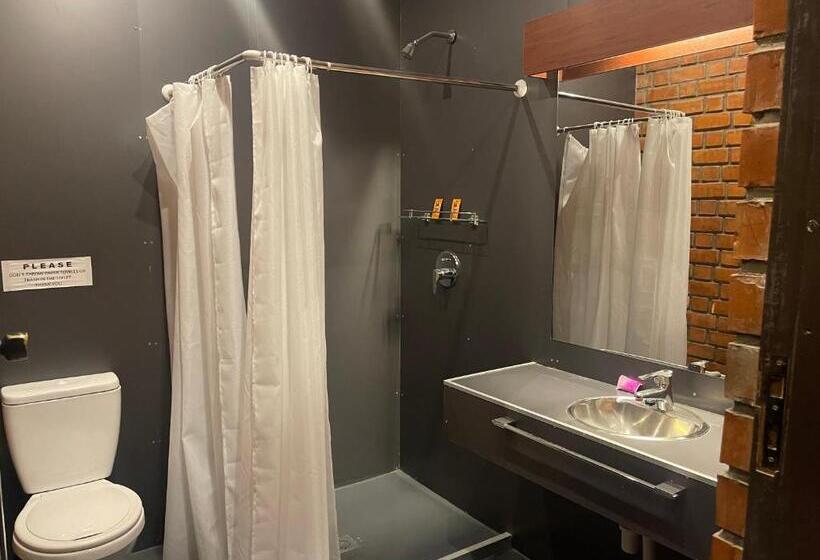 هتل کپسول Onkel Inn Wagon Sleepbox Uyuni