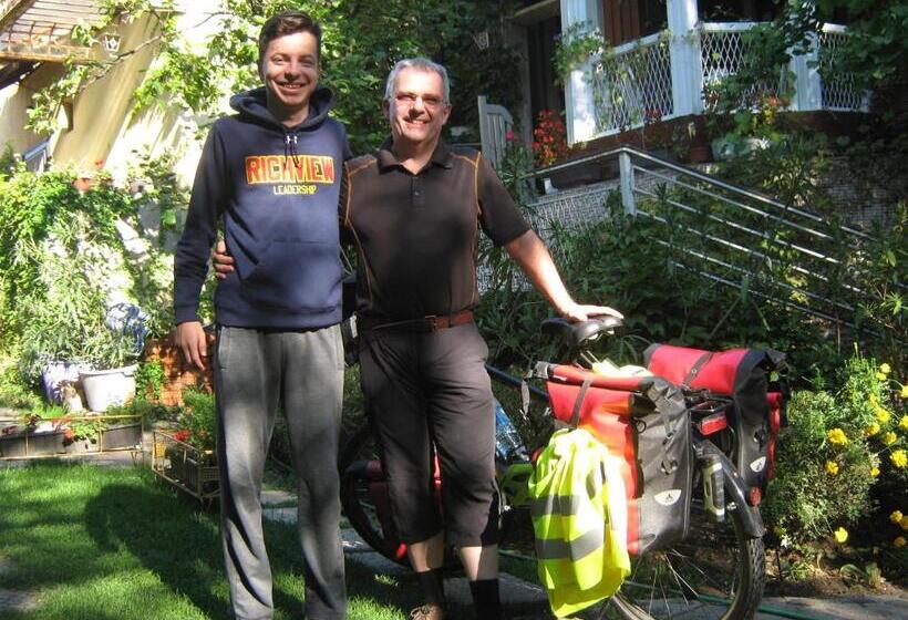 پانسیون Base For Adventurers   Urban Guerrilla