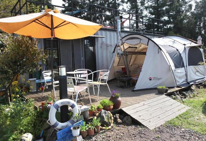 פנסיון Basecamp Guesthouse  Hostel