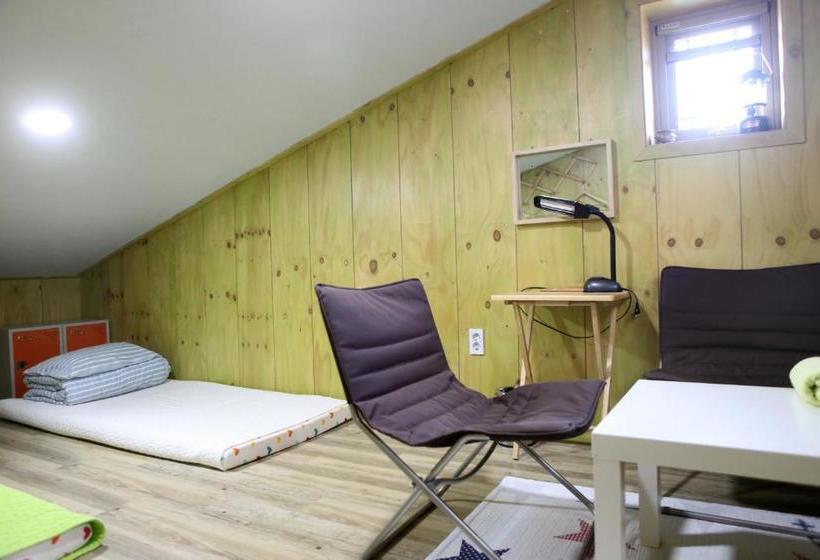 פנסיון Basecamp Guesthouse  Hostel