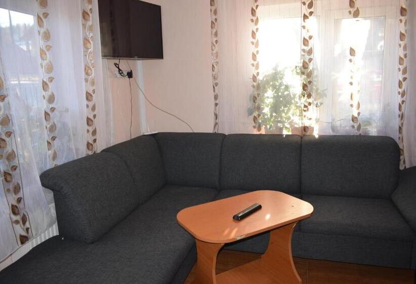 بنسيون Casa Emilia