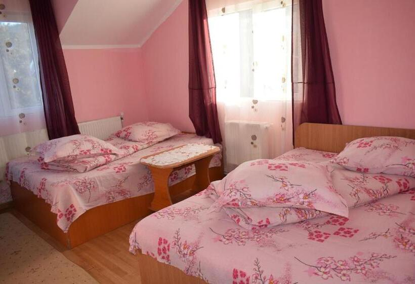 بنسيون Casa Emilia