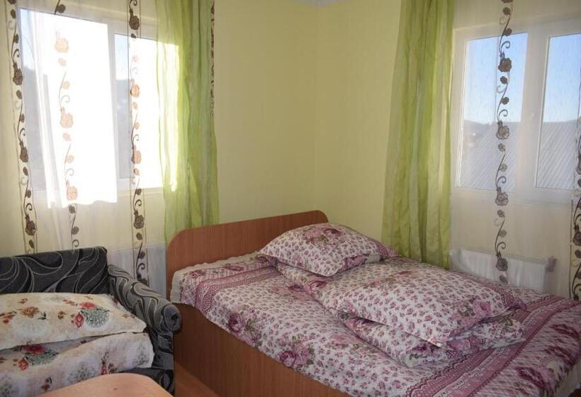 بنسيون Casa Emilia