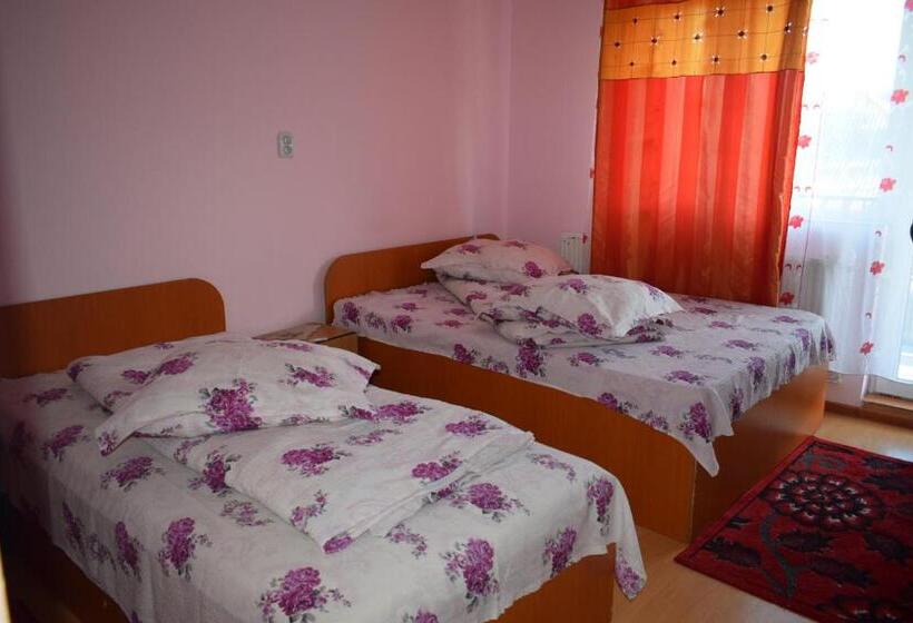 بنسيون Casa Emilia