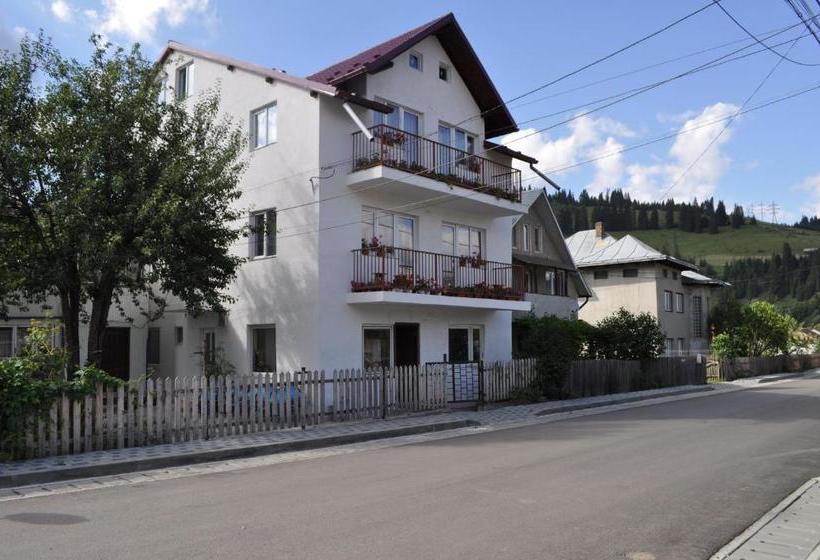 بنسيون Casa Emilia