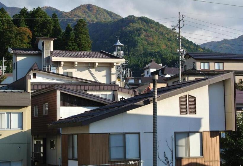 بنسيون Shinazawa