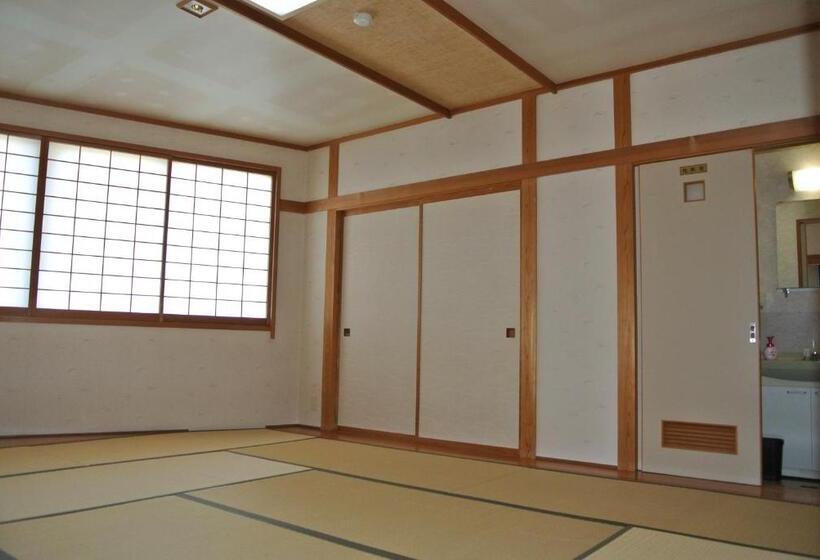 بنسيون Shinazawa