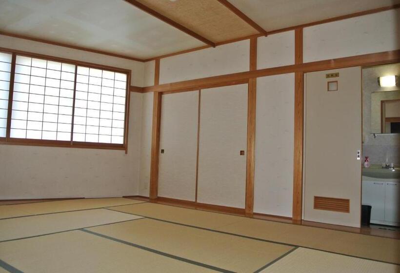 بنسيون Shinazawa