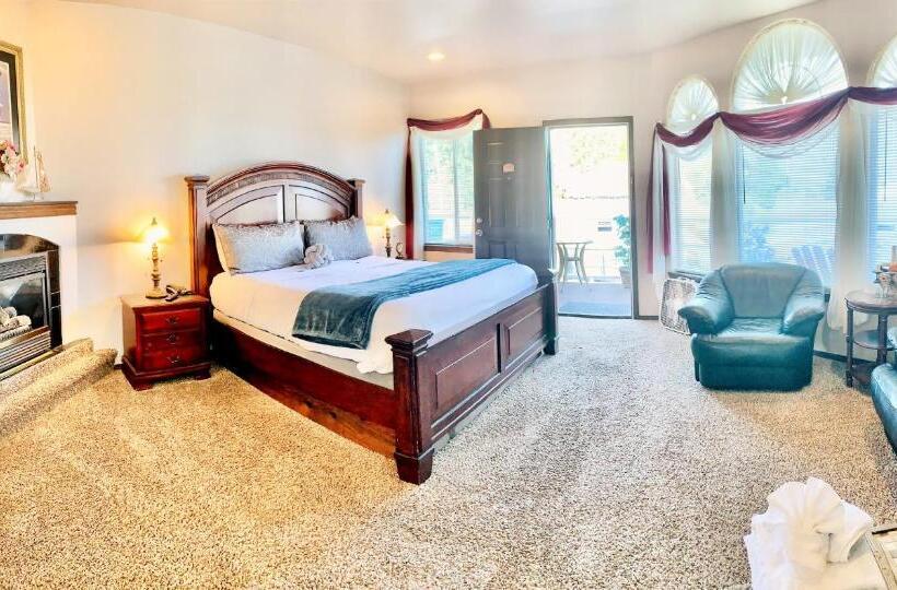 호스텔 Breakers Boutique Inn