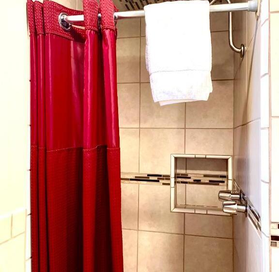 호스텔 Breakers Boutique Inn