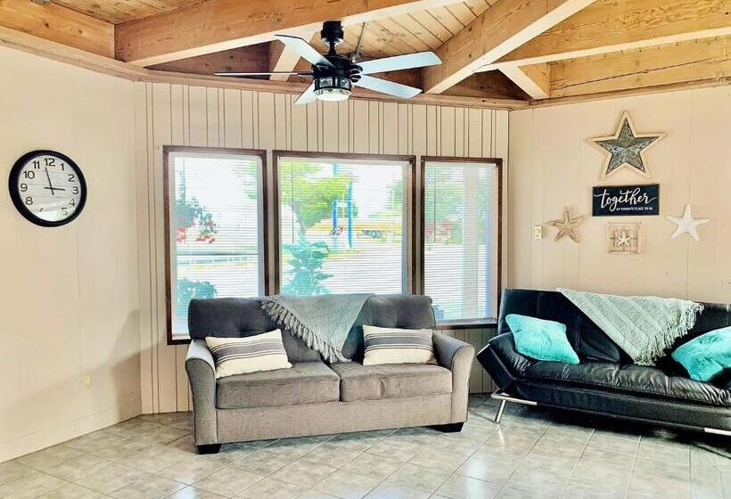 호스텔 Breakers Boutique Inn