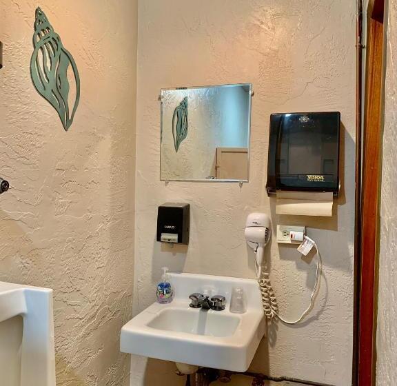 호스텔 Breakers Boutique Inn