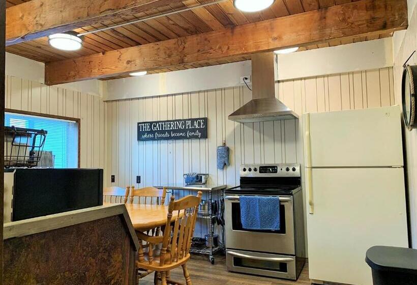 호스텔 Breakers Boutique Inn