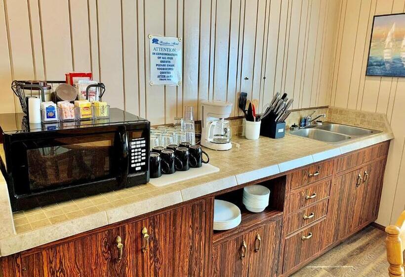 호스텔 Breakers Boutique Inn