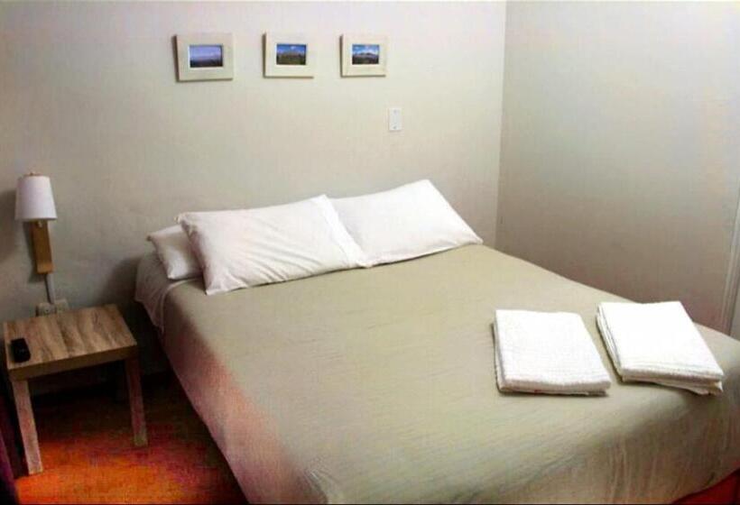 ユースホステル Colonial San Lazaro