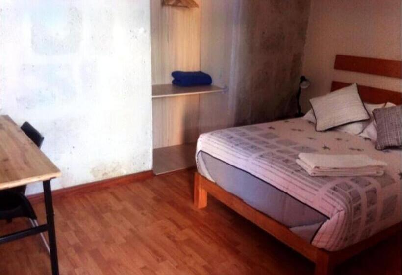 ユースホステル Colonial San Lazaro