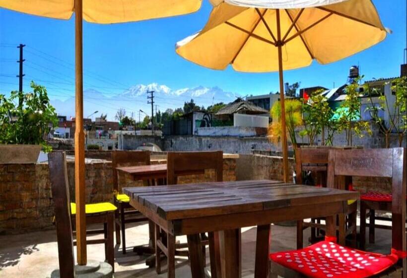 ユースホステル Colonial San Lazaro