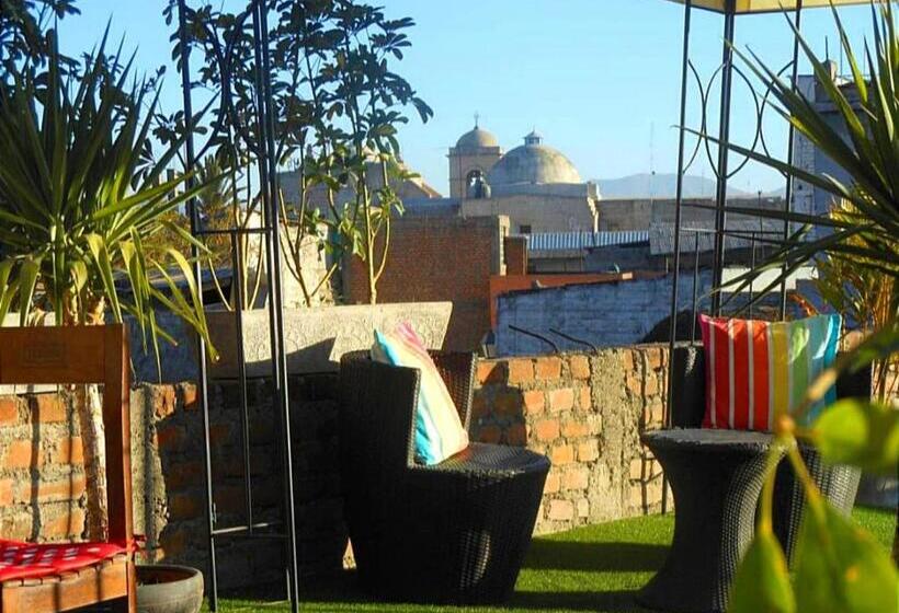 ユースホステル Colonial San Lazaro