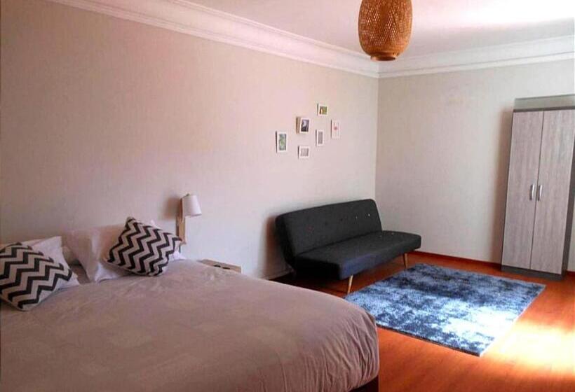 ユースホステル Colonial San Lazaro